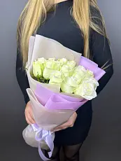 Букет живых цветов из 17 Белых Роз