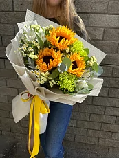 Летний букет с подсолнухами