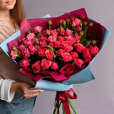 11 Кустовых Малиновых Роз в упаковке