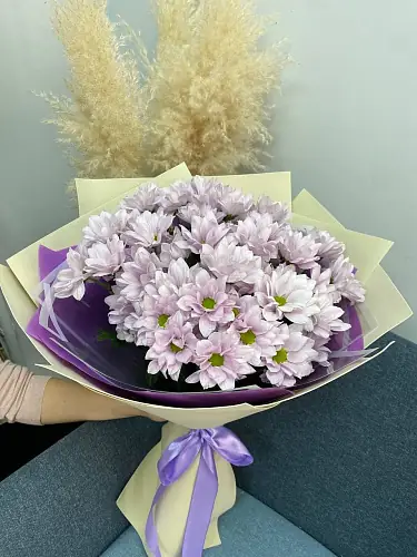 Букет розовых ромашковых хризантем