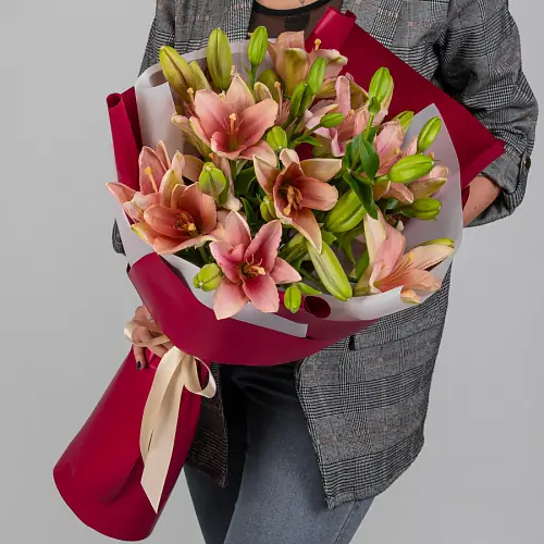 9 Нежных Лилий в упаковке