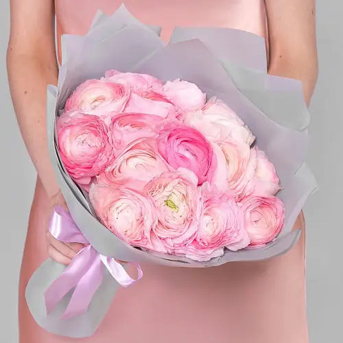 15 Розовых Ранункулюсов
