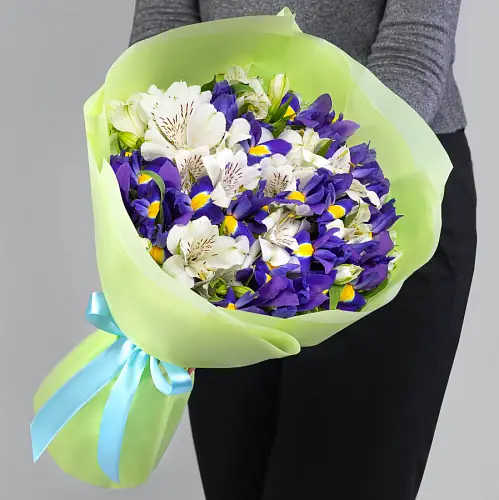 Альстромерии и ирисы