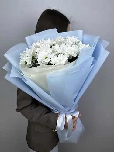 Букет живых цветов из 5 кустовых хризантем