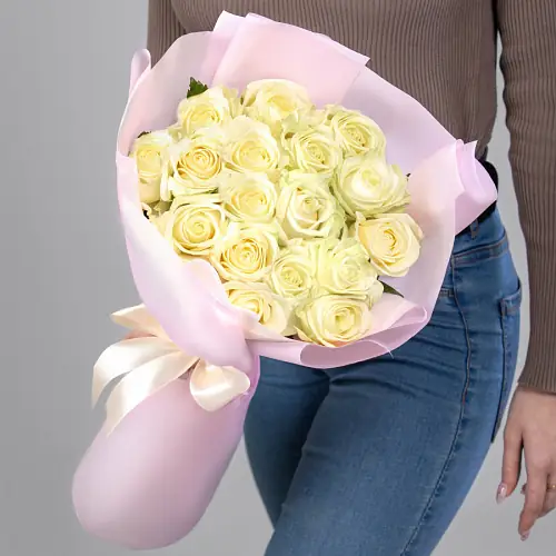 Букет из 15 белых роз Эквадор в упаковке