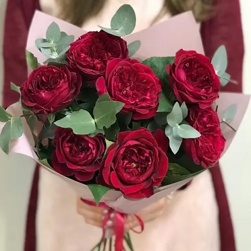 Розы пионовидные 7 шт с эвкалиптом