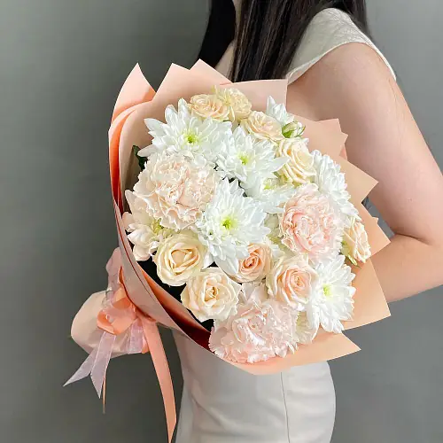 Хризантема кустовая, роза кустовая и гвоздика