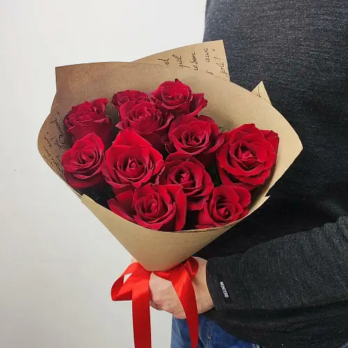 Букет живых цветов из 11 роз красной премиум