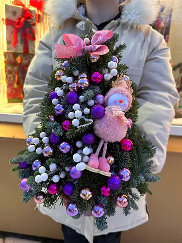 Новогодняя елка со снеговиком 