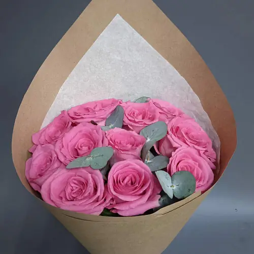 11 роз с эвкалиптом 