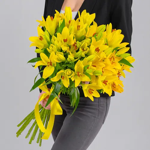 Букет 15 Желтых Лилий