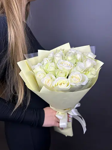 19 Белых роз