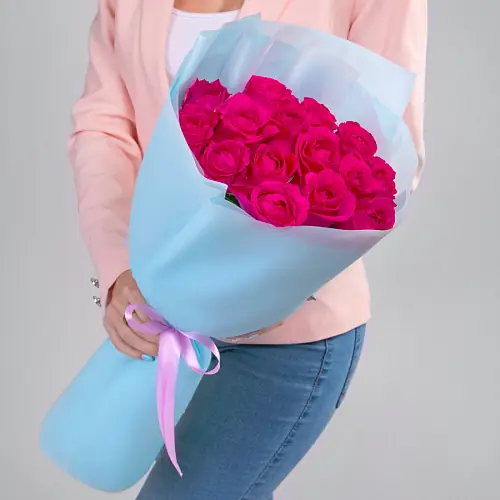 15 Малиновых Роз Эквадор в упаковке 