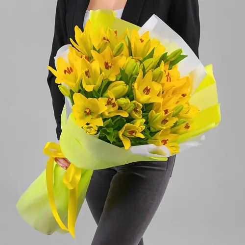 11 Желтых Лилий в упаковке