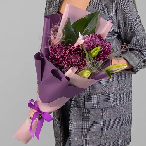 Букет с лилиями и хризантемами