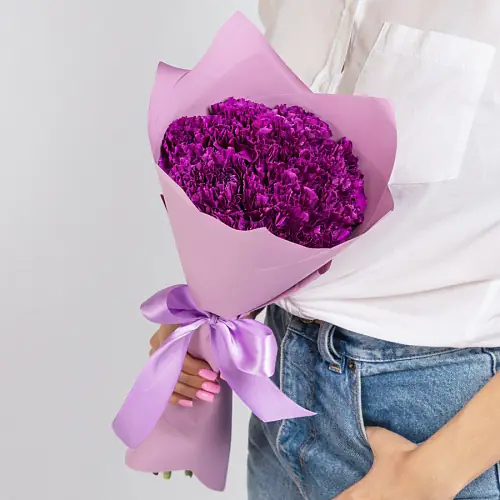 15 фиолетовых гвоздик