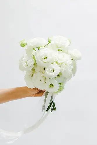 Свадебный букет из белой эустомы