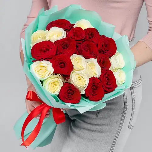 21 Кенийская красная и белая роза