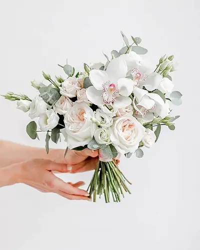 Букет невесты из роз и орхидей