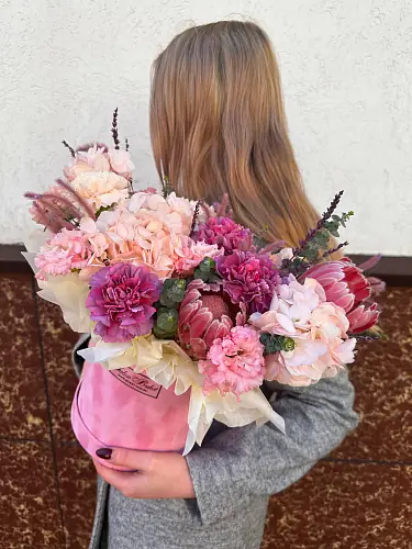 Композиция из протеи и гортензии 