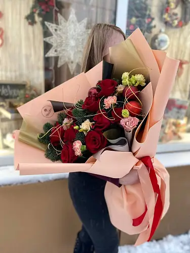 Букет новогодний с розами