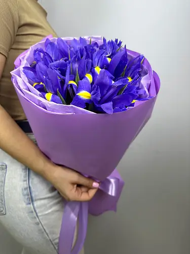 Букет живых цветов из 11 Ирисов
