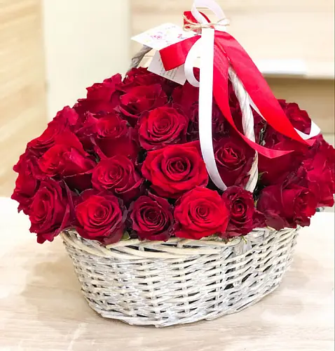 Корзина из 51 розы (Эквадор)