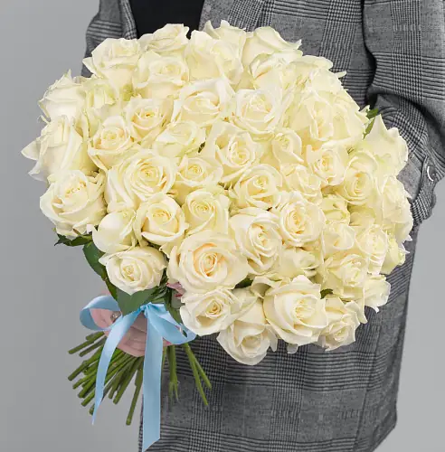 Букет из 51 белой кенийской розы