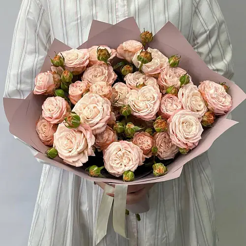 Букет из 11 нежных кустовых роз 