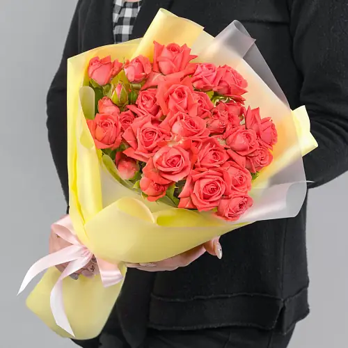 9 Кустовых Коралловых Роз в упаковке 