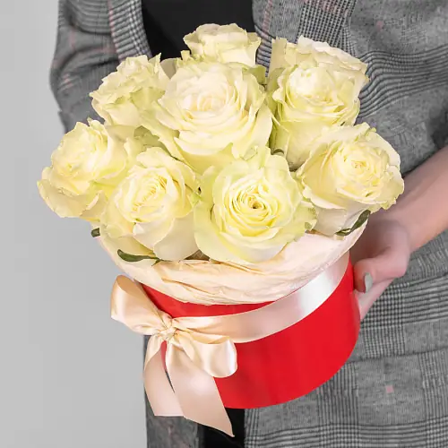 Коробочка с белыми розами 