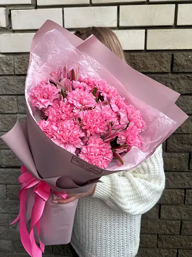 Композиция из альстромерии и гвоздик 