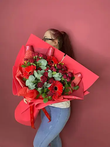 Букет с Кустовой розой и герберой 