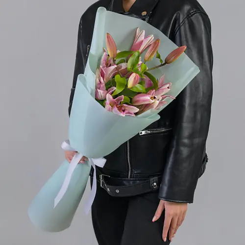 3 Лилии в упаковке 