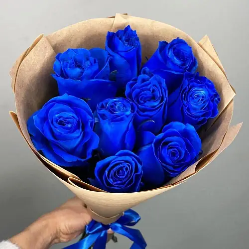 9 Синих роз в крафте 
