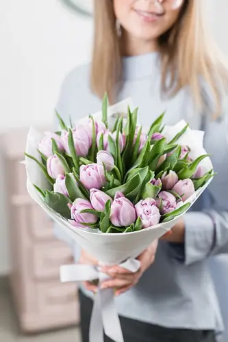 Букет 25 Сиреневых Тюльпанов