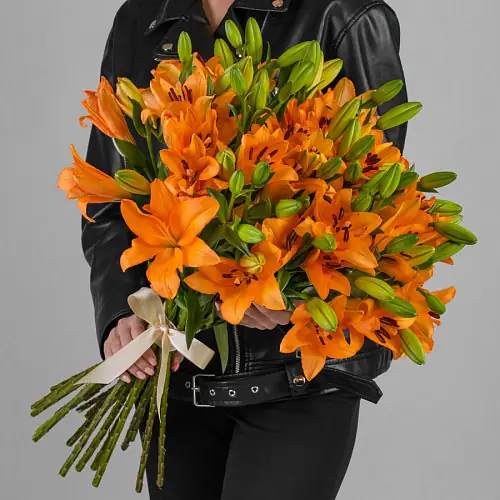 Букет 21 огненная Лилия