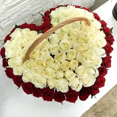 101 роза в корзине сердце 