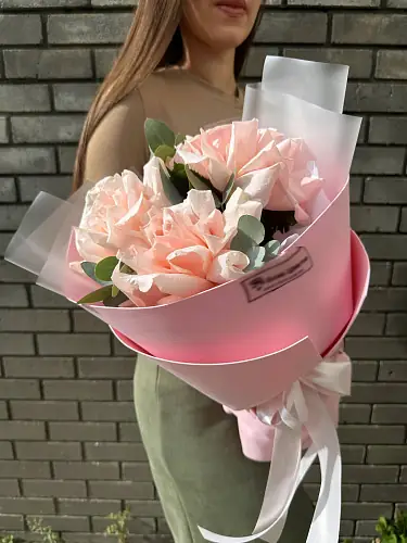 3 Розы с эвкалиптом