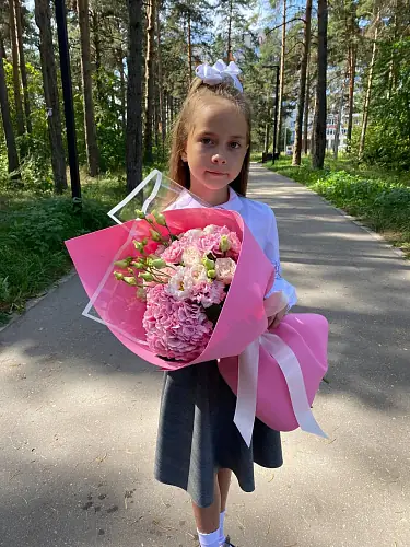 Букет с эустомой и гортензией