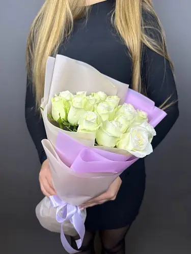 17 Белоснежных Премиум Роз