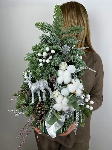 Новогодняя елочка с оленем