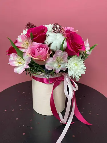 Композиция с розой и хлопком