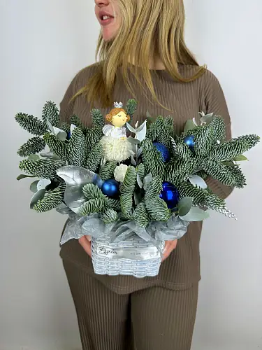 Новогодняя корзина с феей