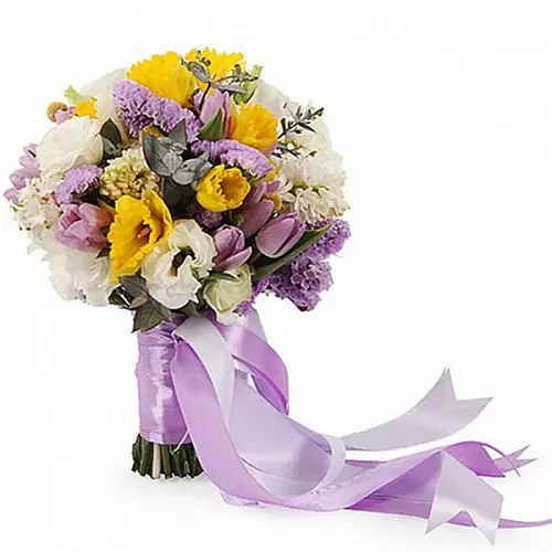 Букет из эустомы и тюльпанов 