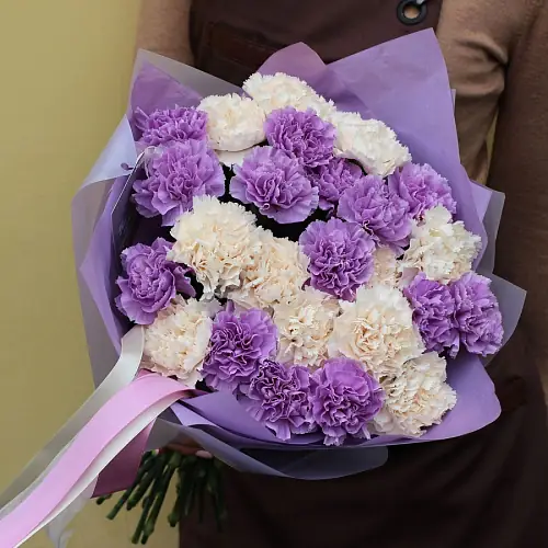 25 Кремово-Сиреневых Гвоздик