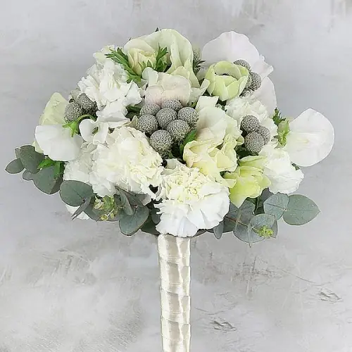 Букет невесты из анемонов и брунии 