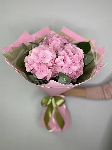 Букет розовых гортензий