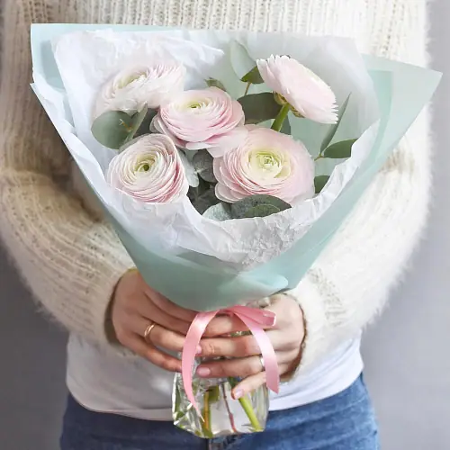 Ранункулюсы с эвкалиптом 5 шт