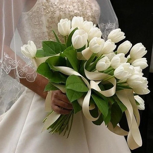 Букет невесты из белых тюльпанов